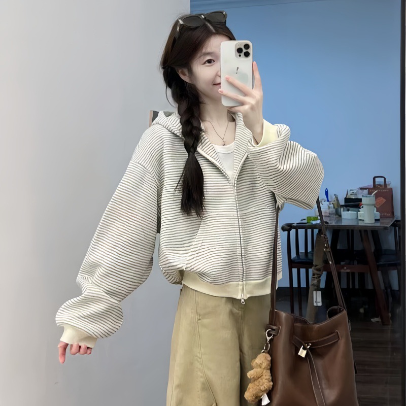 Abbigliamento Femminile Autunn - Winter Clothing Drawing recensione e prezzo